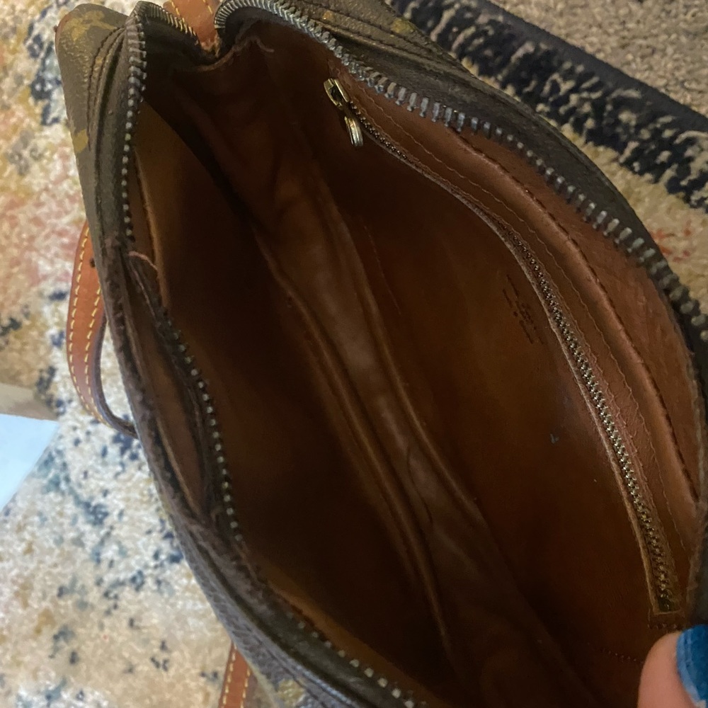 Crossbody - Picture 3 of 9